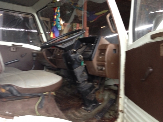 รถฮีโน่ 6 ล้อ KM779  รั้ว  117 แรงม้า ปี 32  สนใจติดต่อ 081 - 6079515