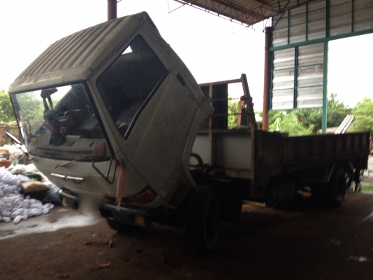 รถฮีโน่ 6 ล้อ KM779  รั้ว  117 แรงม้า ปี 32  สนใจติดต่อ 081 - 6079515