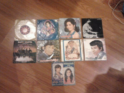 ขายแผ่นเสียงโบรานใช้งานได้สภาพดีขายเหมา45แผ่นราคา 6500  สนใจโทร 0863314540