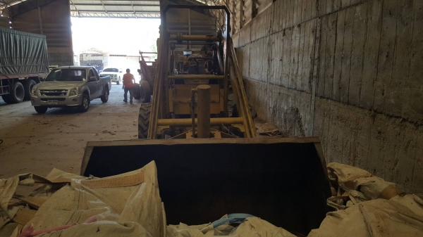 ขาย รถตัก TOYOTA เกียร์ทอค สภาพพร้อมใช้งาน ต่อแขนเรียบร้อยแล้ว