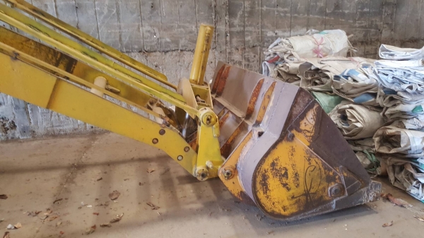 ขาย รถตัก TOYOTA เกียร์ทอค สภาพพร้อมใช้งาน ต่อแขนเรียบร้อยแล้ว