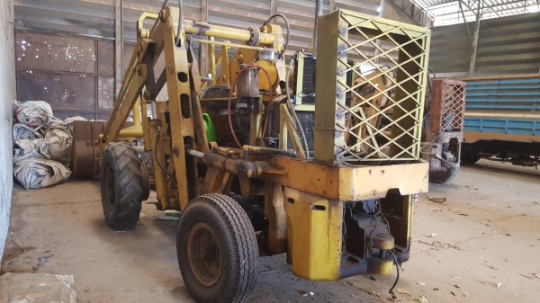 ขาย รถตัก TOYOTA เกียร์ทอค สภาพพร้อมใช้งาน ต่อแขนเรียบร้อยแล้ว