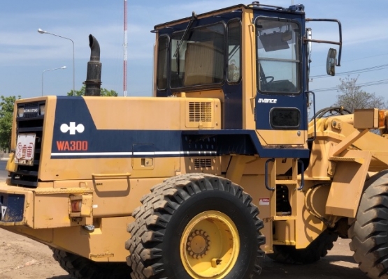 ขายรถตักล้อยาง KOMATSU WA300-1 นำเข้าเองจากญี่ปุ่น สภาพสวยพร้อมใช้ มีVDOการทำงานครับ