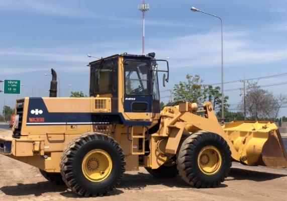 ขายรถตักล้อยาง KOMATSU WA300-1 นำเข้าเองจากญี่ปุ่น สภาพสวยพร้อมใช้ มีVDOการทำงานครับ