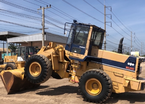 ขายรถตักล้อยาง KOMATSU WA300-1 นำเข้าเองจากญี่ปุ่น สภาพสวยพร้อมใช้ มีVDOการทำงานครับ