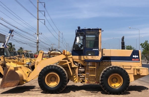 ขายรถตักล้อยาง KOMATSU WA300-1 นำเข้าเองจากญี่ปุ่น สภาพสวยพร้อมใช้ มีVDOการทำงานครับ