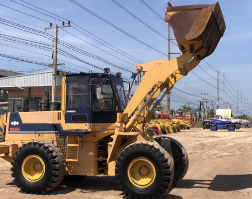 ขายรถตักล้อยาง KOMATSU WA300-1 นำเข้าเองจากญี่ปุ่น สภาพสวยพร้อมใช้ มีVDOการทำงานครับ