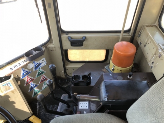 ขายรถตักล้อยาง KOMATSU WA300-1 นำเข้าเองจากญี่ปุ่น สภาพสวยพร้อมใช้ มีVDOการทำงานครับ