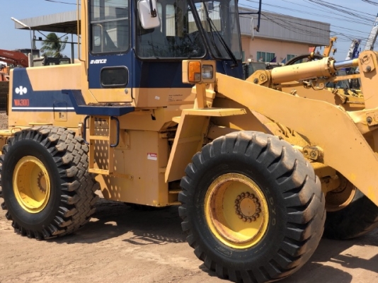 ขายรถตักล้อยาง KOMATSU WA300-1 นำเข้าเองจากญี่ปุ่น สภาพสวยพร้อมใช้ มีVDOการทำงานครับ