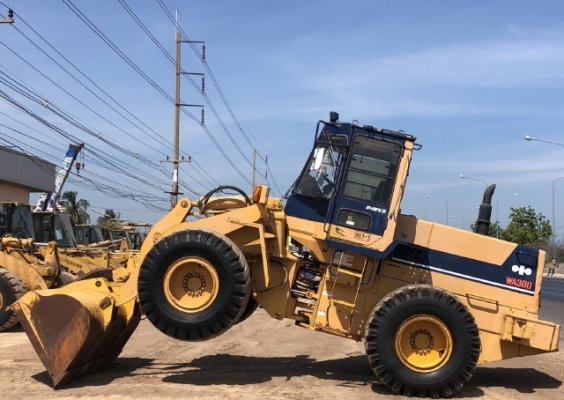 ขายรถตักล้อยาง KOMATSU WA300-1 นำเข้าเองจากญี่ปุ่น สภาพสวยพร้อมใช้ มีVDOการทำงานครับ