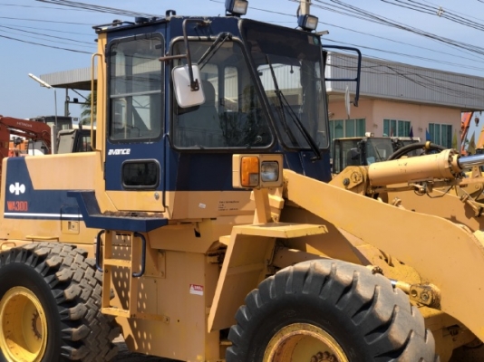 ขายรถตักล้อยาง KOMATSU WA300-1 นำเข้าเองจากญี่ปุ่น สภาพสวยพร้อมใช้ มีVDOการทำงานครับ