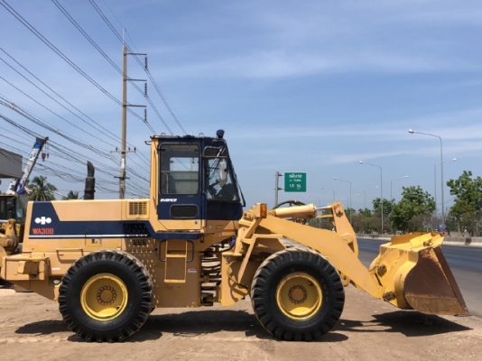 ขายรถตักล้อยาง KOMATSU WA300-1 นำเข้าเองจากญี่ปุ่น สภาพสวยพร้อมใช้ มีVDOการทำงานครับ