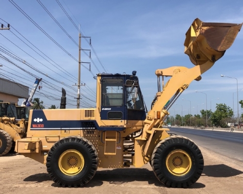 ขายรถตักล้อยาง KOMATSU WA300-1 นำเข้าเองจากญี่ปุ่น สภาพสวยพร้อมใช้ มีVDOการทำงานครับ