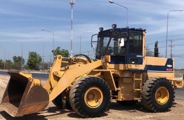 ขายรถตักล้อยาง KOMATSU WA300-1 นำเข้าเองจากญี่ปุ่น สภาพสวยพร้อมใช้ มีVDOการทำงานครับ