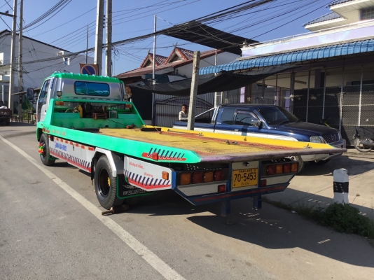 รถสไลด์ ยี่ห้อ ISUZU  รุ่น NPR59  ปีจดทะเบียน 2545