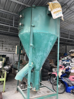 ขายเครื่องไซโล ตันครึ่ง สนใจติดต่อ 081-8132499