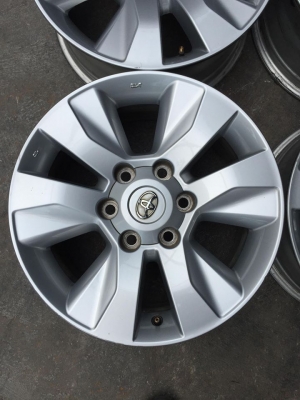 เข้าใหม่1ชุด.ล้อเดิมโตโยต้า ขอบ17+น๊อต ชุด4วง5500บ. สนใจโทร.0879050181.จัดส่งได้ทั่วไทยครับ