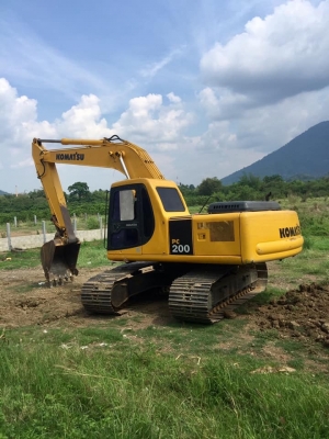 KOMATSU PC200-6สวยใส ช่างล่างแน่น ไฟฟ้าครบ KOMATSU PC200-6สวยใส ช่างล่างแน่น ไฟฟ้าครบ