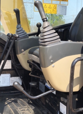 ขายรถขุด CAT 305SR คอนโทรลสั้น ปั๊มนิ้ว นำเข้าเองจากญี่ปุ่น สภาพสวยพร้อมใช้ มีVDOการทำงานครับ