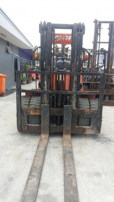 รถยกฟอร์คลิฟท์ Forklift 4.0 ตัน TOYOTA  ดีเซล เกียร์ครัชท์