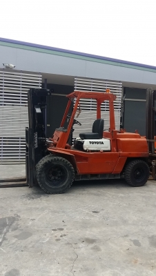 รถยกฟอร์คลิฟท์ Forklift 4.0 ตัน TOYOTA  ดีเซล เกียร์ครัชท์