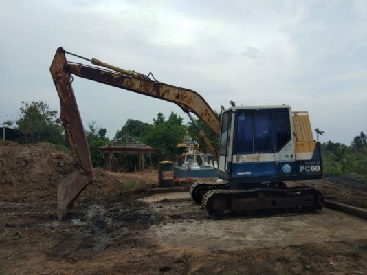 ขาย 615,000 บาท KOMATSU PC60-6 (พร้อมโป๊ะ) บูมยาวพิเศษ ไฟฟ้าครบ โช่หนา เอวแน่น แอร์เย็น สภาพพร้อมใช้  รถอยู่  นครปฐม โทร 0610710295  สนใจ รายการสินค้า อื่นๆ ที่ เว็ปไชค์ Truck2Hand https://www.truck2hand.com/index.php?actions=content/search&amp;member_id=