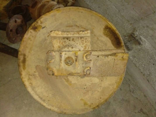 ขายล้อนำ ลอนเลอร์ และ อะไหล่รถแทรกเตอร์ CAT-D-5 สภาพสวย แน่นๆครับ