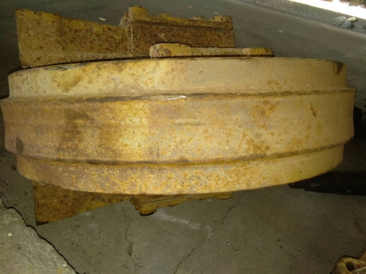 ขายล้อนำ ลอนเลอร์ และ อะไหล่รถแทรกเตอร์ CAT-D-5 สภาพสวย แน่นๆครับ