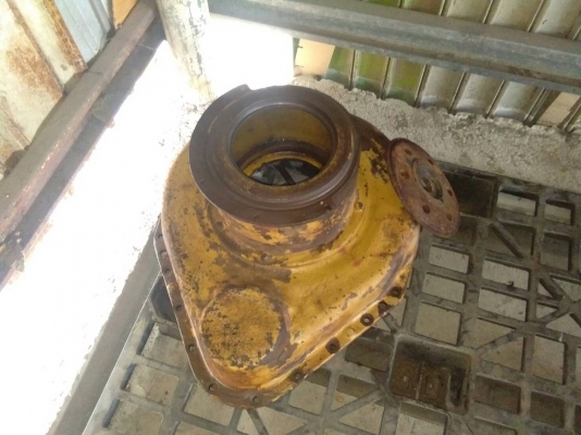 ขายล้อนำ ลอนเลอร์ และ อะไหล่รถแทรกเตอร์ CAT-D-5 สภาพสวย แน่นๆครับ