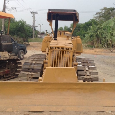 ขายรถแทร็กเตอร์ BD2F รถใช้งานปกติ ราคาต่อรองได้ โทร0616613023แพรว