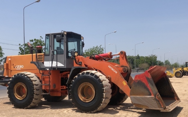 ขายรถตักล้อยาง HITACHI LX230-7 (TCM L40-3) ปี 2005 นำเข้าเองจากญี่ปุ่น สภาพสวยพร้อมใช้ มีVDOการทำงานครับ ขายรถตักล้อยาง HITACHI LX230-7 (TCM L40-3) ปี 2005 นำเข้าเองจากญี่ปุ่น สภาพสวยพร้อมใช้ มีVDOการทำงานครับ