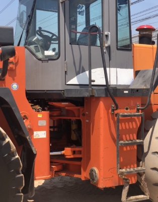 ขายรถตักล้อยาง HITACHI LX230-7 (TCM L40-3) ปี 2005 นำเข้าเองจากญี่ปุ่น สภาพสวยพร้อมใช้ มีVDOการทำงานครับ ขายรถตักล้อยาง HITACHI LX230-7 (TCM L40-3) ปี 2005 นำเข้าเองจากญี่ปุ่น สภาพสวยพร้อมใช้ มีVDOการทำงานครับ