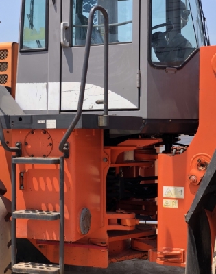 ขายรถตักล้อยาง HITACHI LX230-7 (TCM L40-3) ปี 2005 นำเข้าเองจากญี่ปุ่น สภาพสวยพร้อมใช้ มีVDOการทำงานครับ ขายรถตักล้อยาง HITACHI LX230-7 (TCM L40-3) ปี 2005 นำเข้าเองจากญี่ปุ่น สภาพสวยพร้อมใช้ มีVDOการทำงานครับ