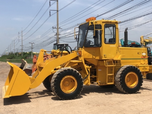 ขายรถตักล้อยาง KOMATSU WA200-1 นำเข้าเองจากญี่ปุ่น สภาพสวยพร้อมใช้ มีVDOการทำงานครับ