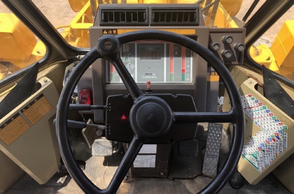 ขายรถตักล้อยาง KOMATSU WA200-1 นำเข้าเองจากญี่ปุ่น สภาพสวยพร้อมใช้ มีVDOการทำงานครับ