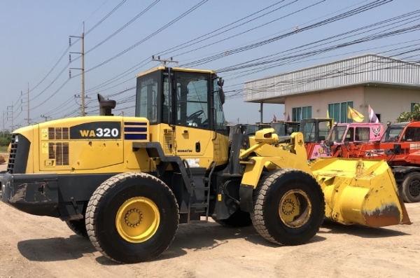 ขายรถตักล้อยาง KOMATSU WA320-5 นำเข้าเองจากญี่ปุ่น สภาพสวยพร้อมใช้ มีVDOการทำงานครับ