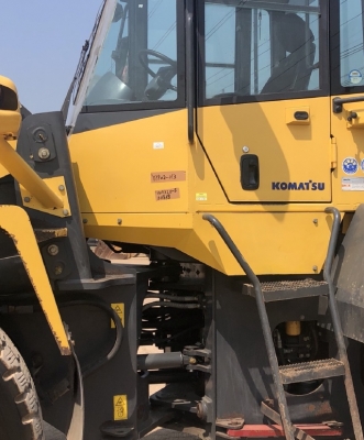 ขายรถตักล้อยาง KOMATSU WA320-5 นำเข้าเองจากญี่ปุ่น สภาพสวยพร้อมใช้ มีVDOการทำงานครับ