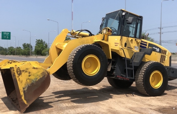 ขายรถตักล้อยาง KOMATSU WA320-5 นำเข้าเองจากญี่ปุ่น สภาพสวยพร้อมใช้ มีVDOการทำงานครับ