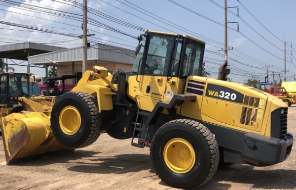 ขายรถตักล้อยาง KOMATSU WA320-5 นำเข้าเองจากญี่ปุ่น สภาพสวยพร้อมใช้ มีVDOการทำงานครับ