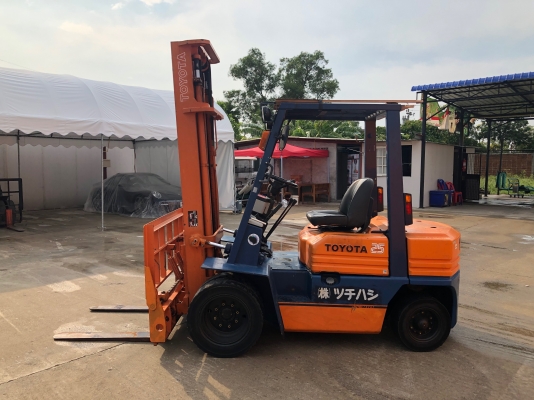 Toyota 5FD25 งาฮิ๊ง เสา4เมตร ขนาดยก2.5ตัน เครื่องยนตร์ดีเซล นำเข้าจากญี่ปุ่น