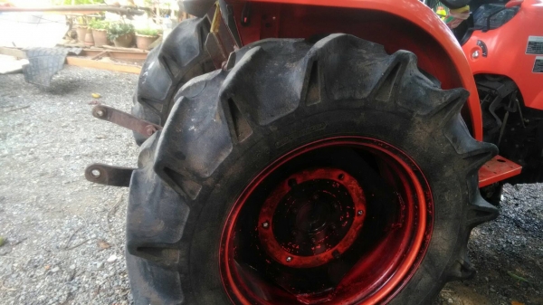 ยางรถไถบอบ13/6/26สนใจสอบถามมาคับ