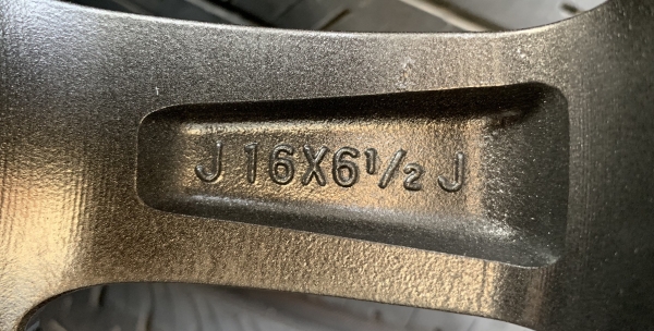 ล้อแม็ก 5รุ114 Toyota Camry Hibrid ขอบ 16 สีเทาหน้าเงา พร้อมยาง 215-60-16 Yokohama ปี 16 แม็กสวย ดอกยางหนา ล้อแม็ก 5รุ114 Toyota Camry Hibrid ขอบ 16 สีเทาหน้าเงา พร้อมยาง 215-60-16 Yokohama ปี 16 แม็กสวย ดอกยางหนา