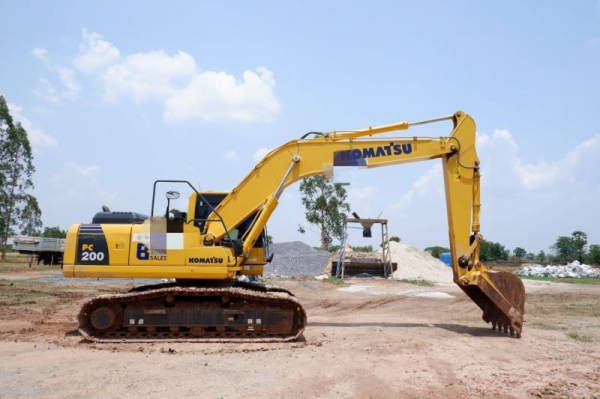 KOMATSU PC 200-8 MO KOMATSU PC 200-8 MO