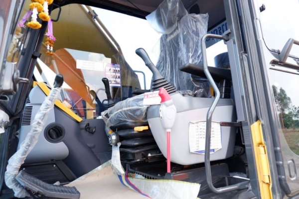 KOMATSU PC 200-8 MO KOMATSU PC 200-8 MO