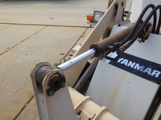 ขายรถตัก YANMAR V2 นำเข้าจากญี่ปุ่น พร้อมใช้ครับ ติดต่อ 063-9316985 ID LINE : 0639316985 ครับ