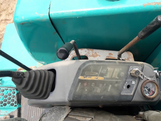 รถขุด KOMATSU PC40-7 พิเศษมีลายหัวแย๊กซ์ เอวแน่น ขุดได้แรงดีไม่มีปัญหาเรื่องความร้อน.