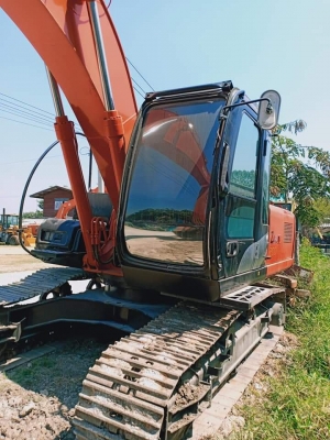 ขายจ้า..HITACHI ZX200-1 เก่าใน สภาพดี เครื่องปั๊มแห้ง  เอกสารเล่มทะเบียน พร้อมใช้ โทร 089-3818694 จ๊อย