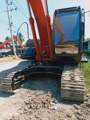 ขายจ้า..HITACHI ZX200-1 เก่าใน สภาพดี เครื่องปั๊มแห้ง  เอกสารเล่มทะเบียน พร้อมใช้ โทร 089-3818694 จ๊อย