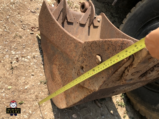 (ปิดการขาย) บุ้งกี๋ แบคโฮ พร้อมใช้งาน จัดไปราคาถูกๆ (Backhoe buckets) (ปิดการขาย) บุ้งกี๋ แบคโฮ พร้อมใช้งาน จัดไปราคาถูกๆ (Backhoe buckets)