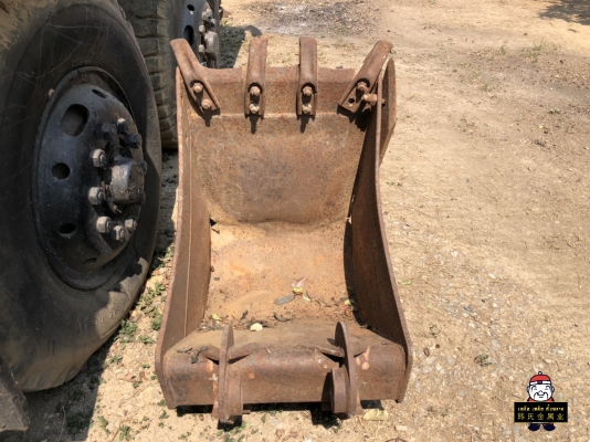 (ปิดการขาย) บุ้งกี๋ แบคโฮ พร้อมใช้งาน จัดไปราคาถูกๆ (Backhoe buckets) (ปิดการขาย) บุ้งกี๋ แบคโฮ พร้อมใช้งาน จัดไปราคาถูกๆ (Backhoe buckets)